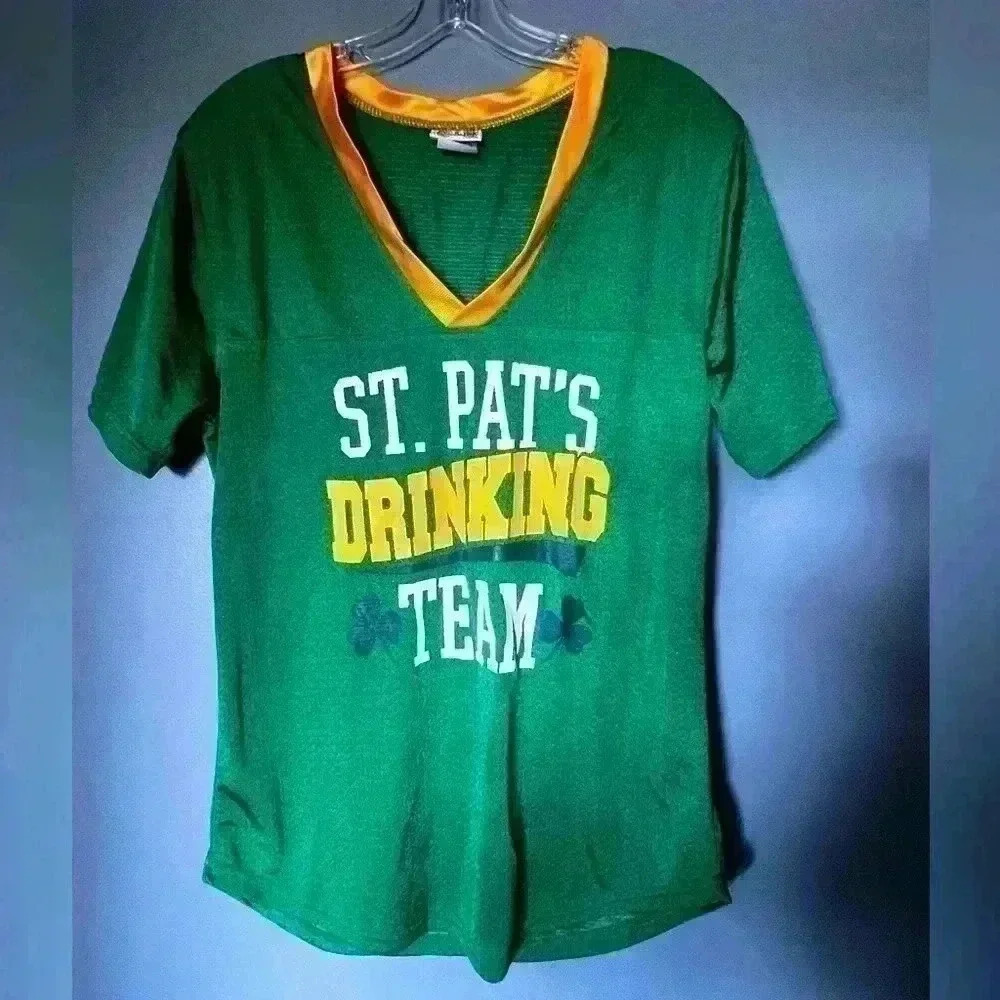 Spencer's St. Pats Drinking Team Shirt Unisex Large V Neck Green/Gold